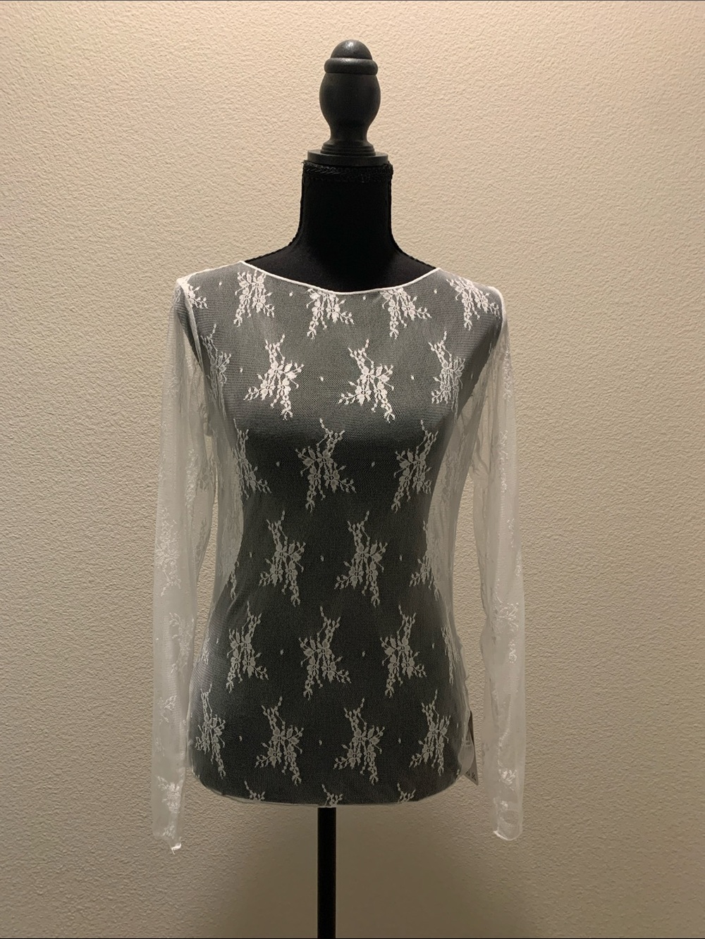 KTILG Sheer White Lace Long-Sleeve Top - Elegant Women's Blouse NWT (Size M)